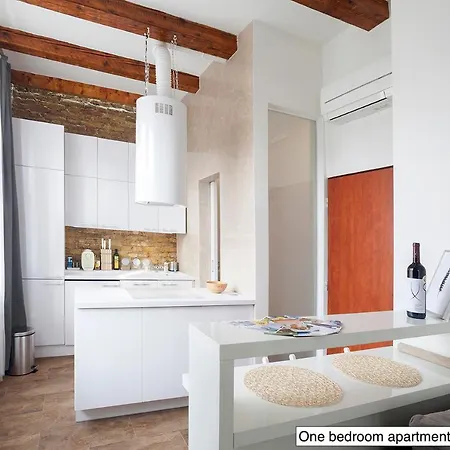 Stylish In The Centre Apartment