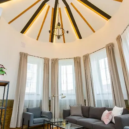 Stylish In The Centre Apartment